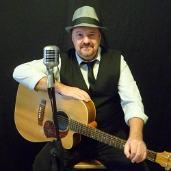 Versatile Solo Guitarist