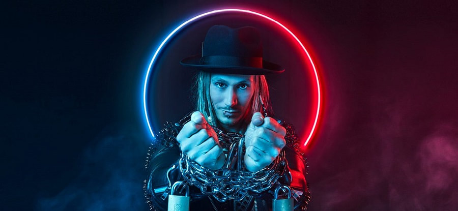 Cosentino Magician Illusionist Escapologist
